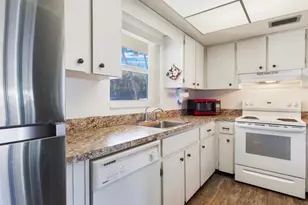 301 Circle Dr S, Boynton Beach, FL 33435 - Photo 9