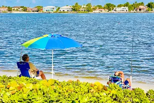 102 Half Moon Cir, Hypoluxo, FL 33462 - Photo 11