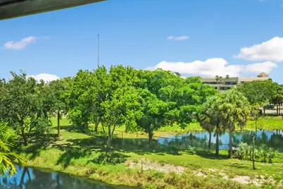 729 Lori Drive, Unit #404, Palm Springs, FL 33461 - Photo 17