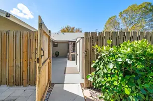 1106 Hyacinth Pl, Wellington, FL 33414 - Photo 5