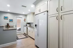 2753 NE 28th St, Lighthouse Point, FL 33064 - Photo 5