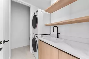 880 NE 3rd Ave, Boca Raton, FL 33432 - Photo 41