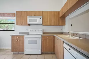 10910 Lakemore Ln, Boca Raton, FL 33498 - Photo 11