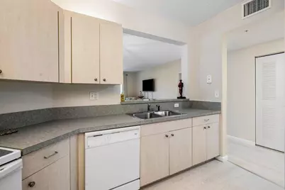 300 Uno Lago Drive, Unit #304, Juno Beach, FL 33408 - Photo 11