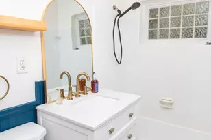 607 Hollywood Blvd E, Mary Esther, FL 32569 - Photo 17