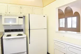 300 Village Green Cir S, Palm Springs, FL 33461 - Photo 7