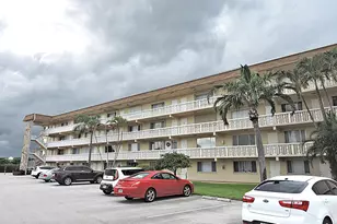 300 Village Green Cir S, Palm Springs, FL 33461 - Photo 33