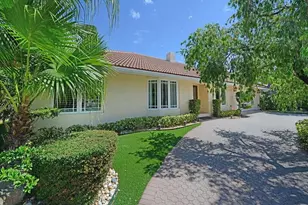 885 NE Mulberry Dr, Boca Raton, FL 33487 - Photo 3