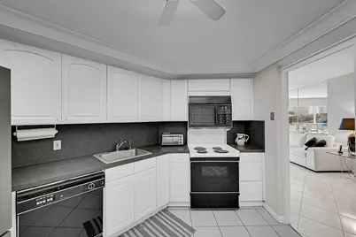 701 E Camino Real, Unit #4B, Boca Raton, FL 33432 - Photo 17