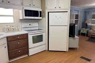 204 Palm Dr, Briny Breezes, FL 33435 - Photo 11