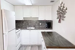 161 Kent J, West Palm Beach, FL 33417 - Photo 5