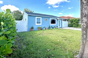 946 McIntosh St, West Palm Beach, FL 33405 - Photo 1