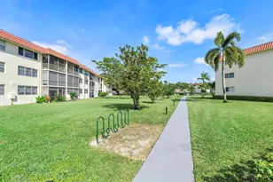 9720 S Hollybrook Lake Dr, Pembroke Pines, FL 33025 - Photo 15