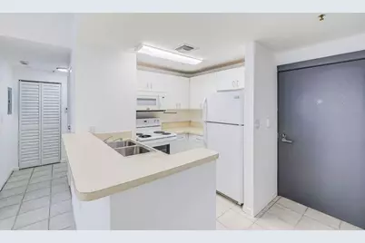 185 SE 14 Terrace, Unit #2411, Miami, FL 33131 - Photo 7