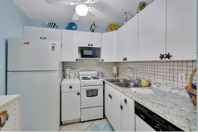 107 Sheffield E, West Palm Beach, FL 33417 - Photo 9