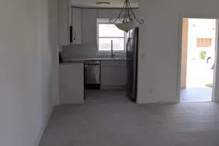 2747 Dudley Dr E, West Palm Beach, FL 33415 - Photo 9