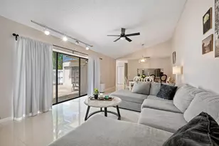 4643 Holly Lake Dr, Lake Worth, FL 33463 - Photo 7