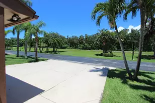 61 Mayfair Ln, Boynton Beach, FL 33426 - Photo 13