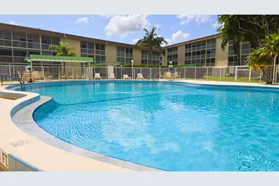 300 Village Green Circle S, Unit #420, Palm Springs, FL 33461 - Photo 15