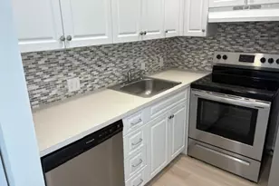 96 Mansfield C, Boca Raton, FL 33434 - Photo 3