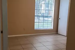 8636 Mallard Reserve Dr, Tampa, FL 33614 - Photo 9