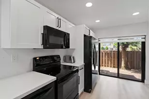 10650 NW 30th Pl, Sunrise, FL 33322 - Photo 5