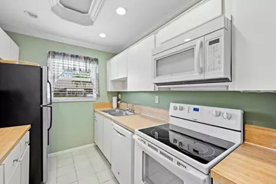 1422 High Point Way Nw, Unit #B, Delray Beach, FL 33445 - Photo 7