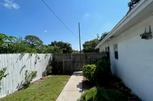 2503 Chesterfield Dr, Fort Pierce, FL 34982 - Photo 25