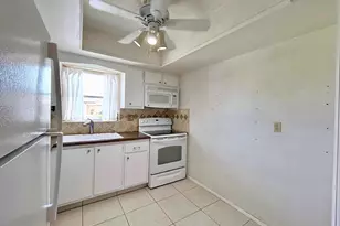 2802 Crosley Dr W, West Palm Beach, FL 33415 - Photo 3