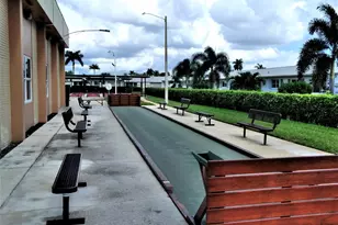 2802 Crosley Dr W, West Palm Beach, FL 33415 - Photo 27