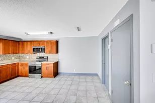 1204 Waterview Cir, Palm Springs, FL 33461 - Photo 15