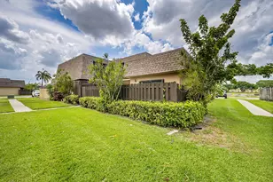 1204 Waterview Cir, Palm Springs, FL 33461 - Photo 23