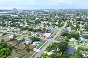 307 4th St, Lake Park, FL 33403 - Photo 19