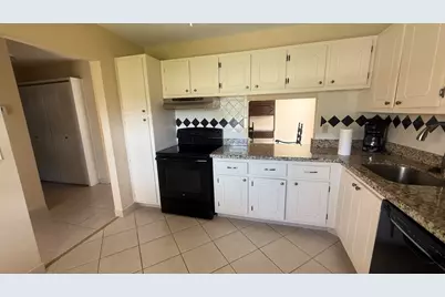 425 Lake Helen Drive, West Palm Beach, FL 33411 - Photo 5