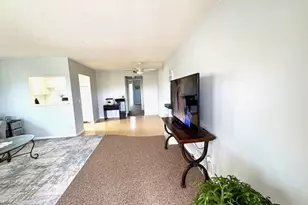 127 Berkshire F, West Palm Beach, FL 33417 - Photo 9