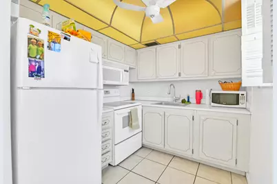 700 Village Green Court, Unit #221, Palm Springs, FL 33461 - Photo 7