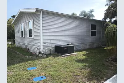 523 Thames Bluff Ridge, Fort Pierce, FL 34982 - Photo 3