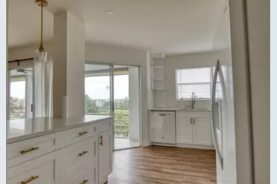 3590 Via Poinciana, Unit #614, Lake Worth, FL 33467 - Photo 11