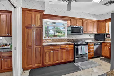 1095 Hibiscus Lane, Delray Beach, FL 33444 - Photo 19