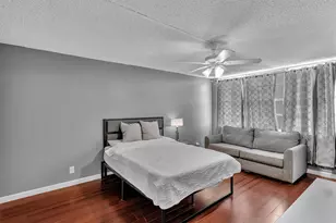 137 Golden Isles Dr, Hallandale Beach, FL 33009 - Photo 13