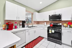 432 NW Sherry Ln, Port Saint Lucie, FL 34986 - Photo 9