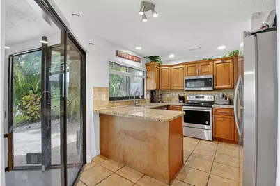 9667 Sunny Isle Circle, Boca Raton, FL 33428 - Photo 13