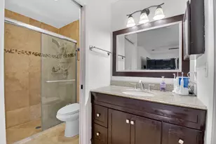 9667 Sunny Isle Cir, Boca Raton, FL 33428 - Photo 21