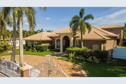 423 NE 3rd Street, Pompano Beach, FL 33060 - Photo 1