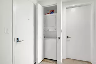 55 SW 9th St, Miami, FL 33130 - Photo 23