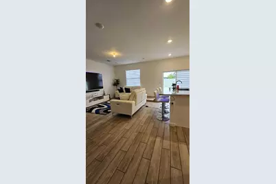 1677 SE 8th Avenue, Homestead, FL 33034 - Photo 11