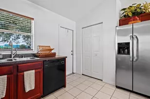 913 SE Forrest Park Dr, Stuart, FL 34994 - Photo 9