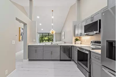 6944 Briarlake Circle, Unit #203, Palm Beach Gardens, FL 33418 - Photo 5