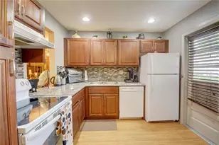 8101 SW 24th Ct, Davie, FL 33324 - Photo 3