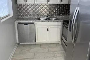 133 Sheffield F, West Palm Beach, FL 33417 - Photo 3